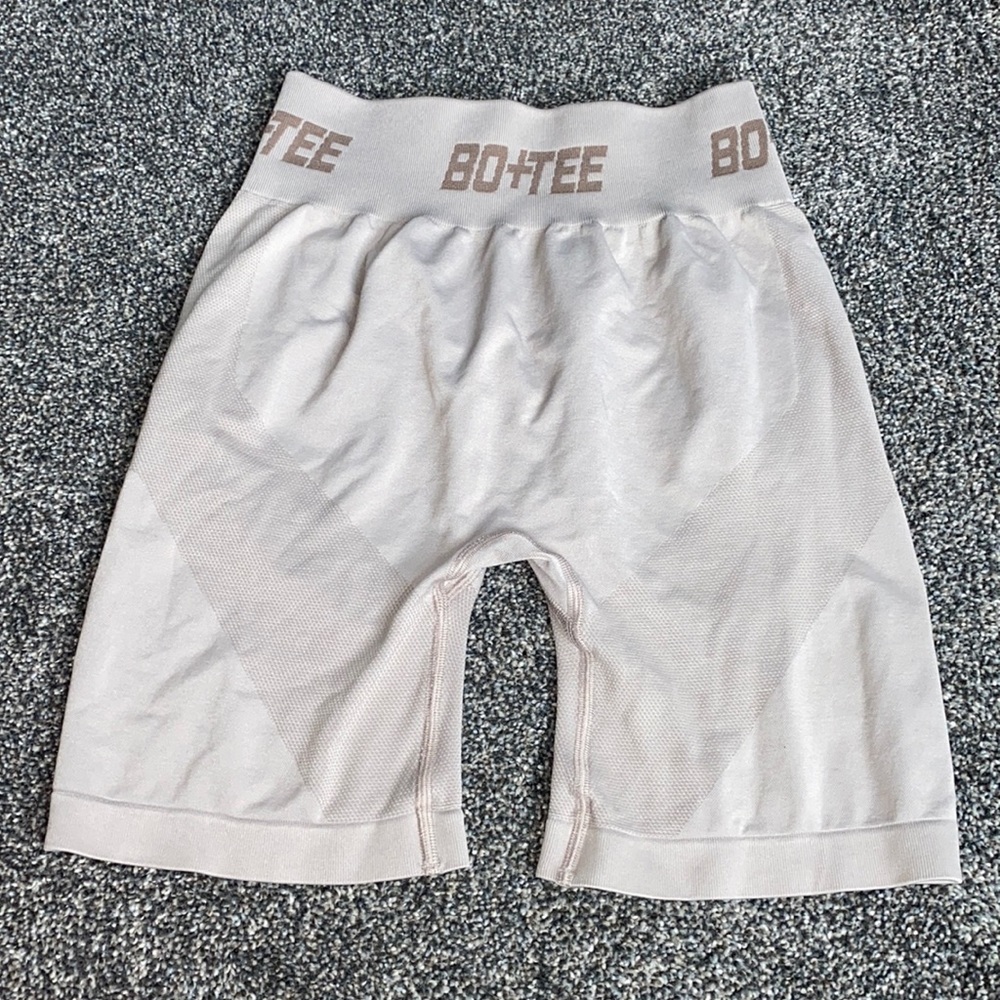 - Bo+tee biker shorts